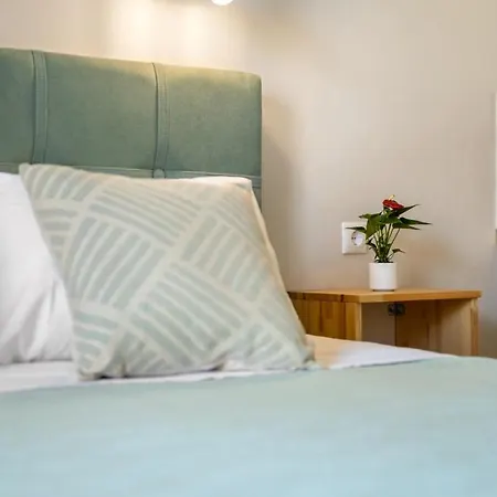 Batelo - Adults Only