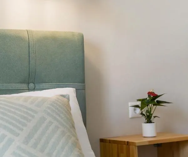 Batelo - Adults Only